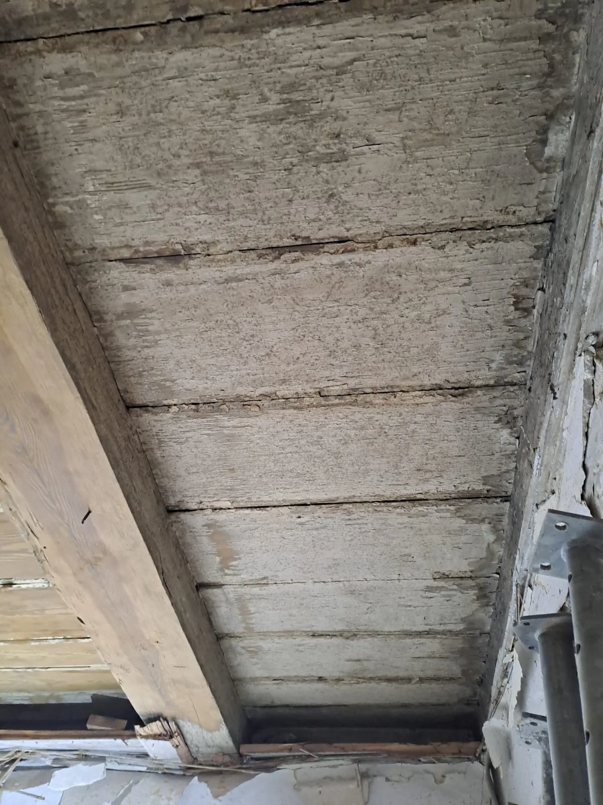 Holzdecke vor Sandstrahlarbeiten