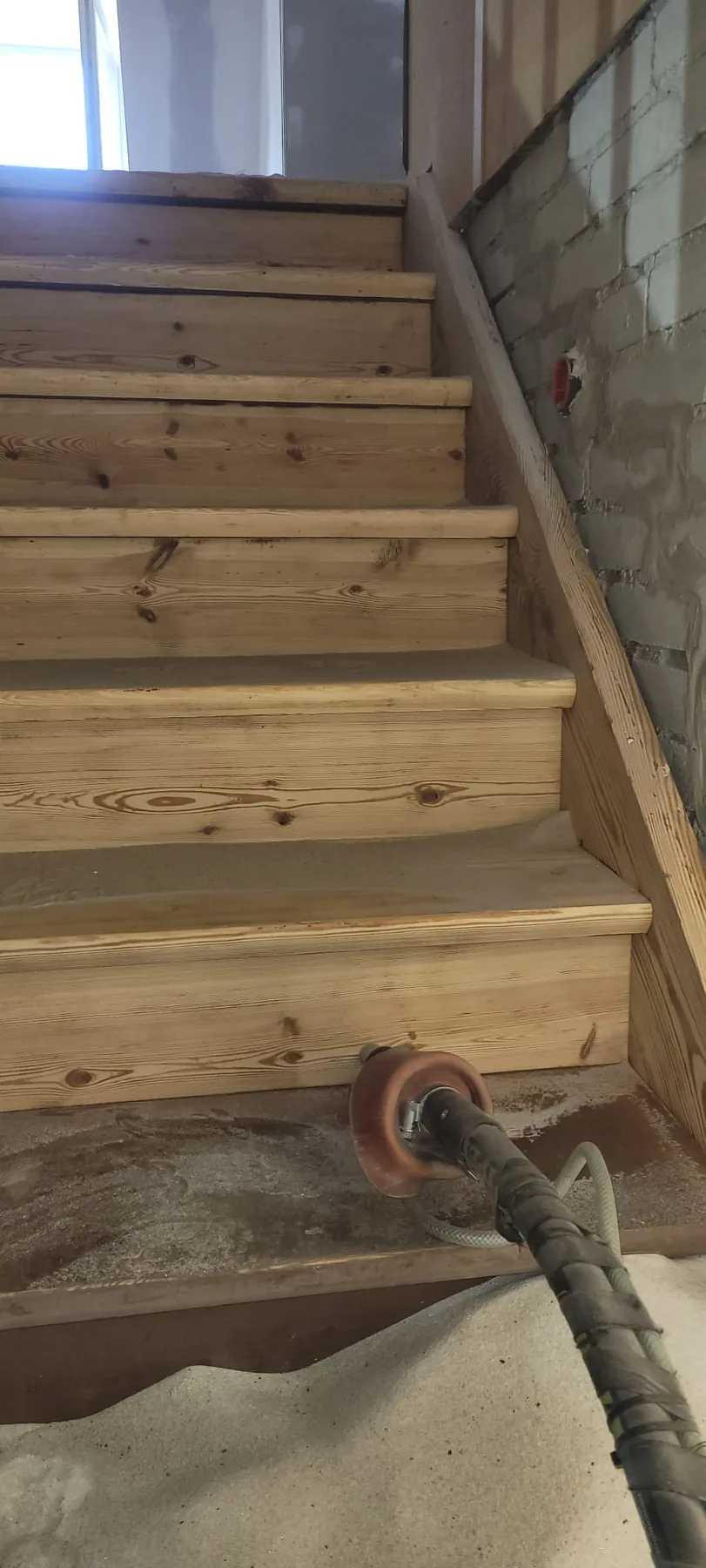 Treppe nach Sandstrahlarbeiten